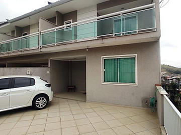�tima casa com 4 quartos e 3 vagas