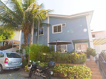 Casa de condom�nio � venda com 200m�, 4 quartos e 3 vagas