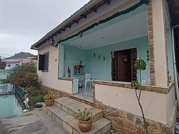 Casa � venda com 220m�, 4 quartos e 1 vaga