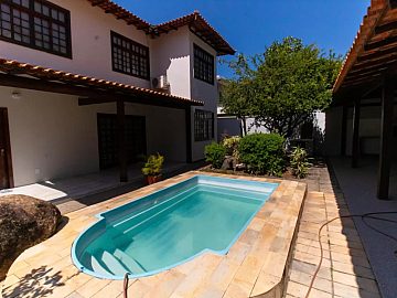 Casa � venda com 336m�, 5 quartos e 4 vagas