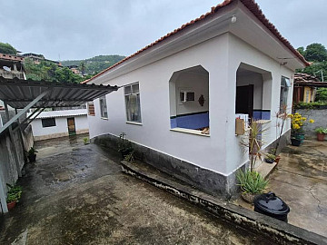Casa � venda com 100m�, 2 quartos e 4 vagas