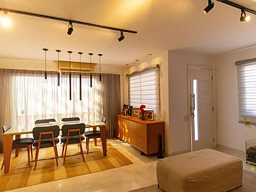 Casa de condom�nio � venda com 200m�, 4 quartos e 3 vagas